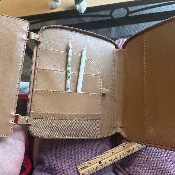 Minimalist Muji-Style Tan Leather Stationery Pouch - Picture 9 of 10